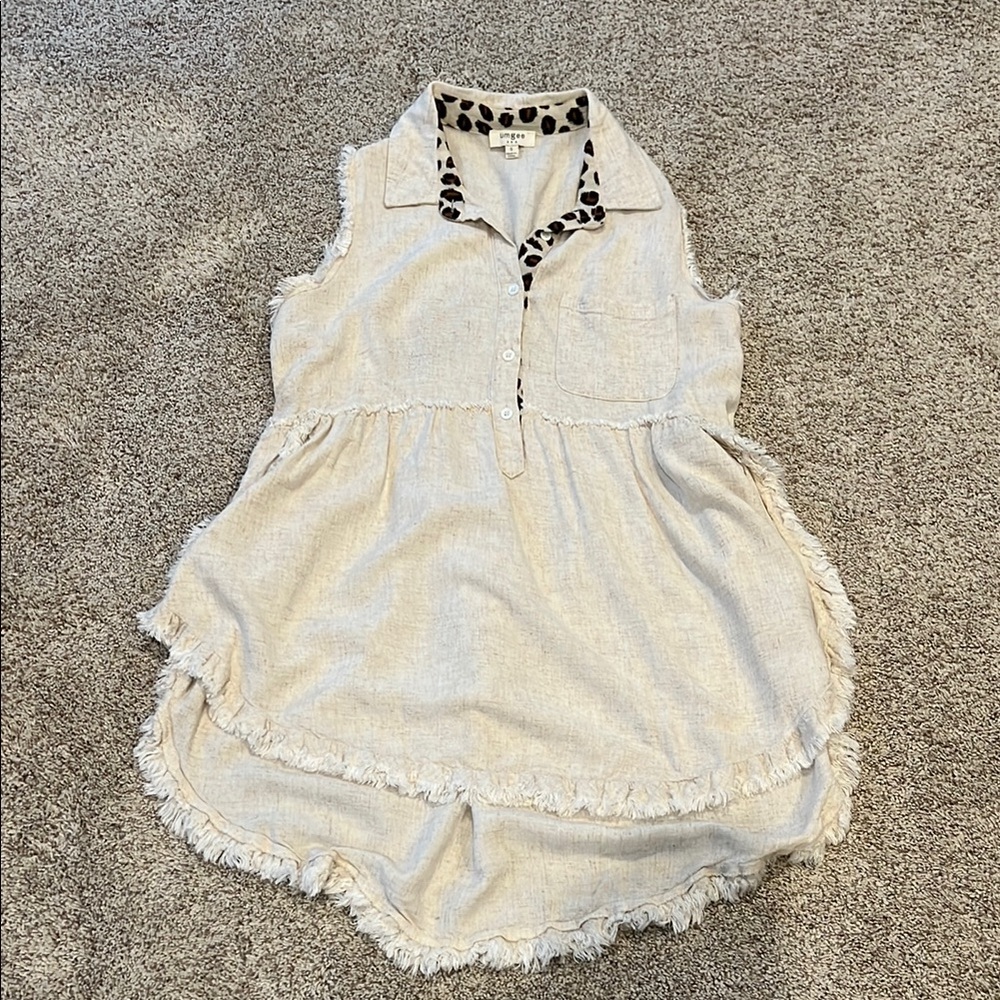 Umgee Sleeveless Frayed Hem tunic with Leopard Collar, size small